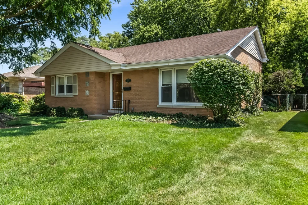 Unit for sale at 232 Thelin Court, Wilmette, IL 60091