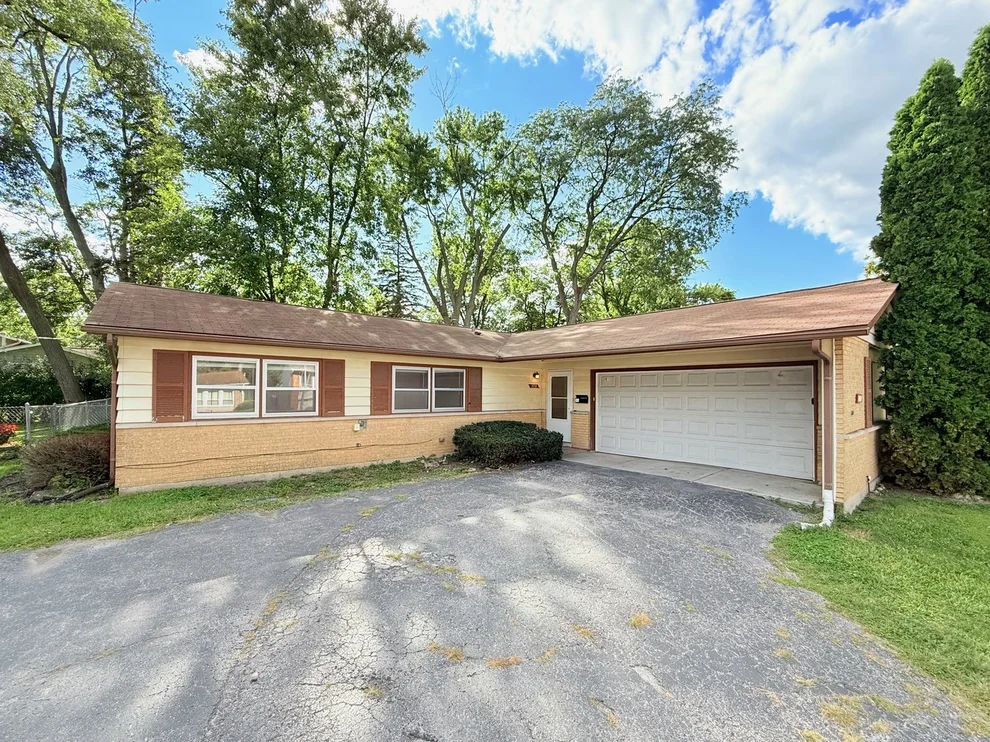 Unit for sale at 2711 Larkspur Lane, Hazel Crest, IL 60429