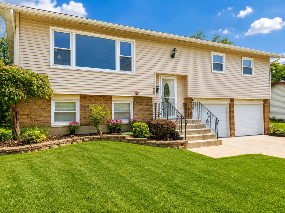 Unit for sale at 18960 Cedar Avenue, Country Club Hills, IL 60478