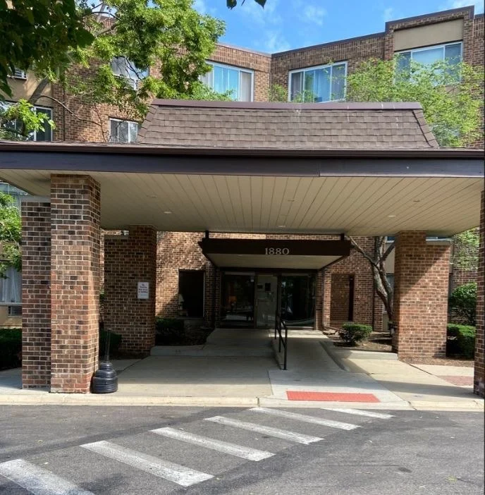 Unit for sale at 1880 Bonnie Lane, Hoffman Estates, IL 60169