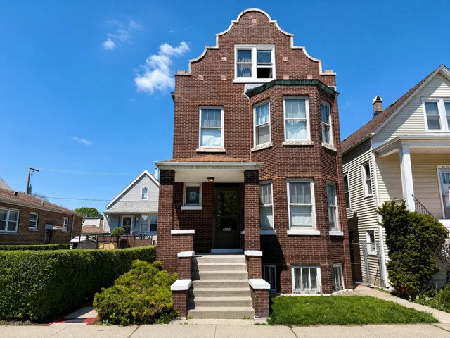 Unit for sale at 3024 W 40th Place, Chicago, IL 60632