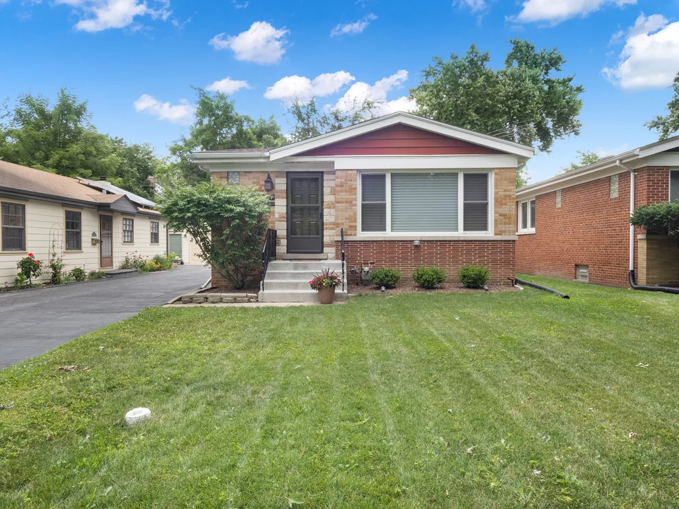Unit for sale at 727 Harms Road, Glenview, IL 60025