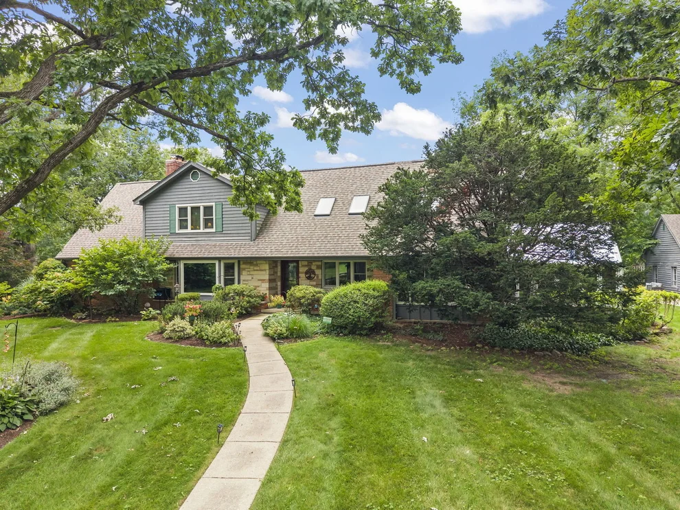 Unit for sale at 27W118 Cove Lane, Warrenville, IL 60555