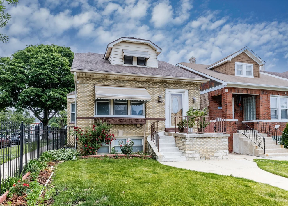 Unit for sale at 2559 N Parkside Avenue, Chicago, IL 60639