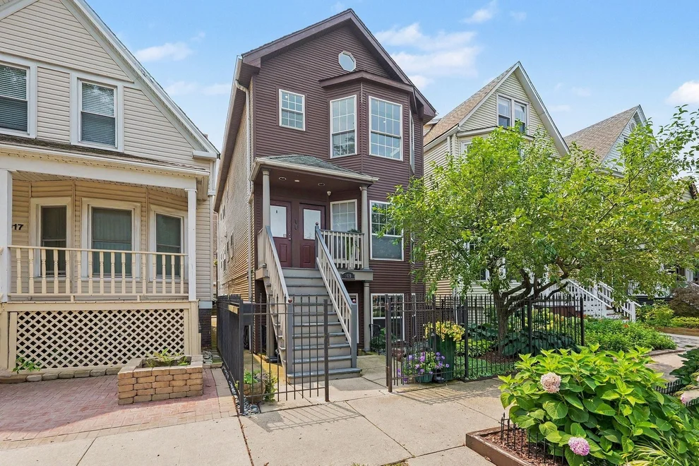 Unit for sale at 1619 W Hollywood Avenue, Chicago, IL 60660