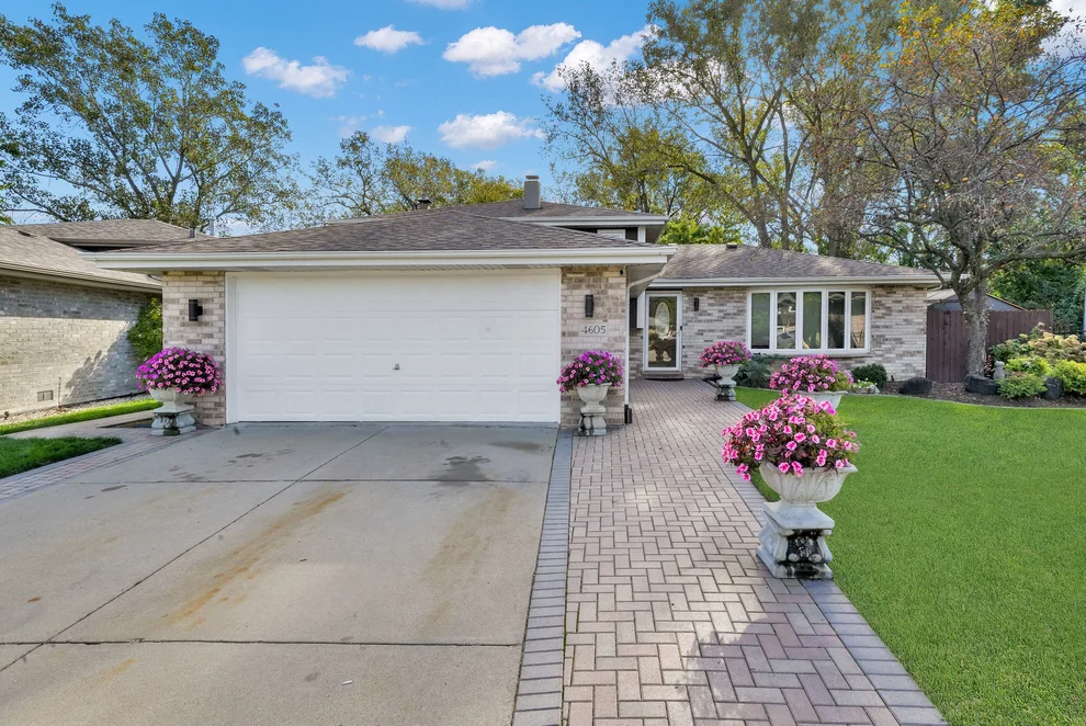 Unit for sale at 4605 W Spencer Lane, Alsip, IL 60803
