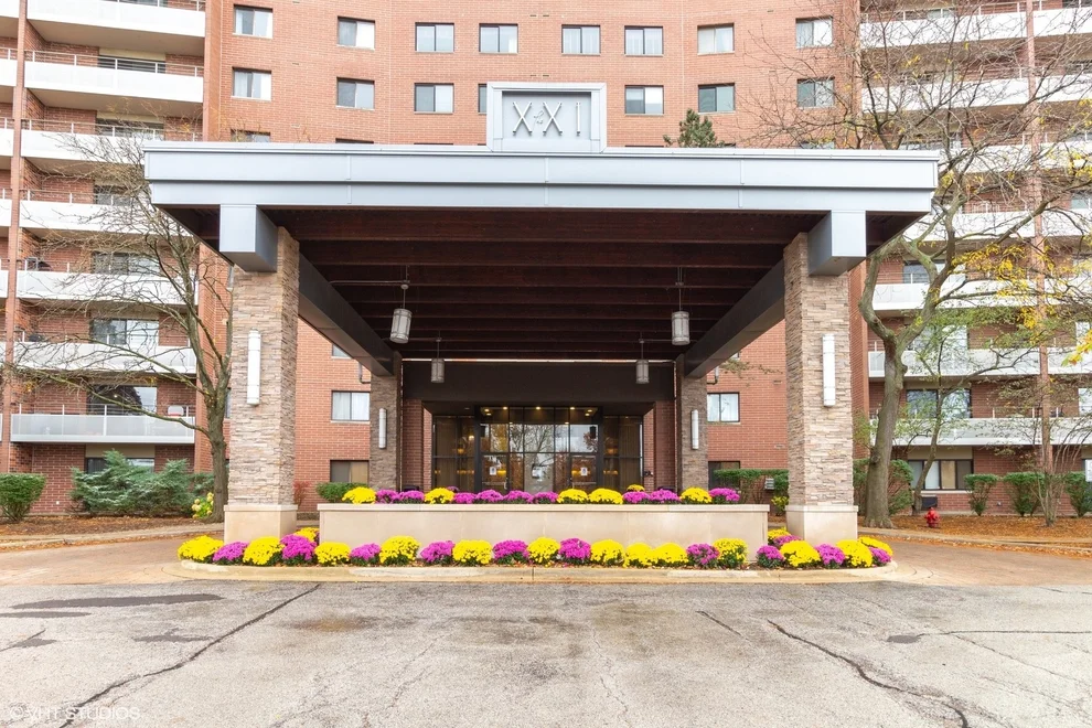 Unit for sale at 21 KRISTIN Drive, Schaumburg, IL 60195
