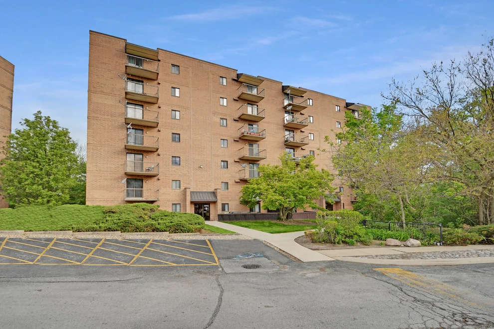 Unit for sale at 5960 Lake Bluff Drive, Tinley Park, IL 60477