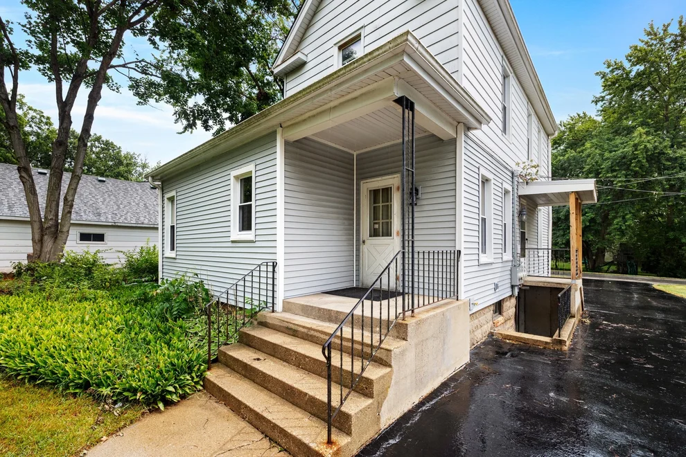 Unit for sale at 8320 Prospect Street, Woodstock, IL 60098