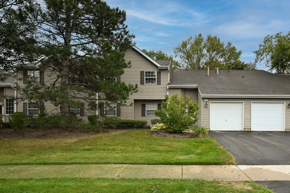 Unit for sale at 59 Gant Circle, Streamwood, IL 60107