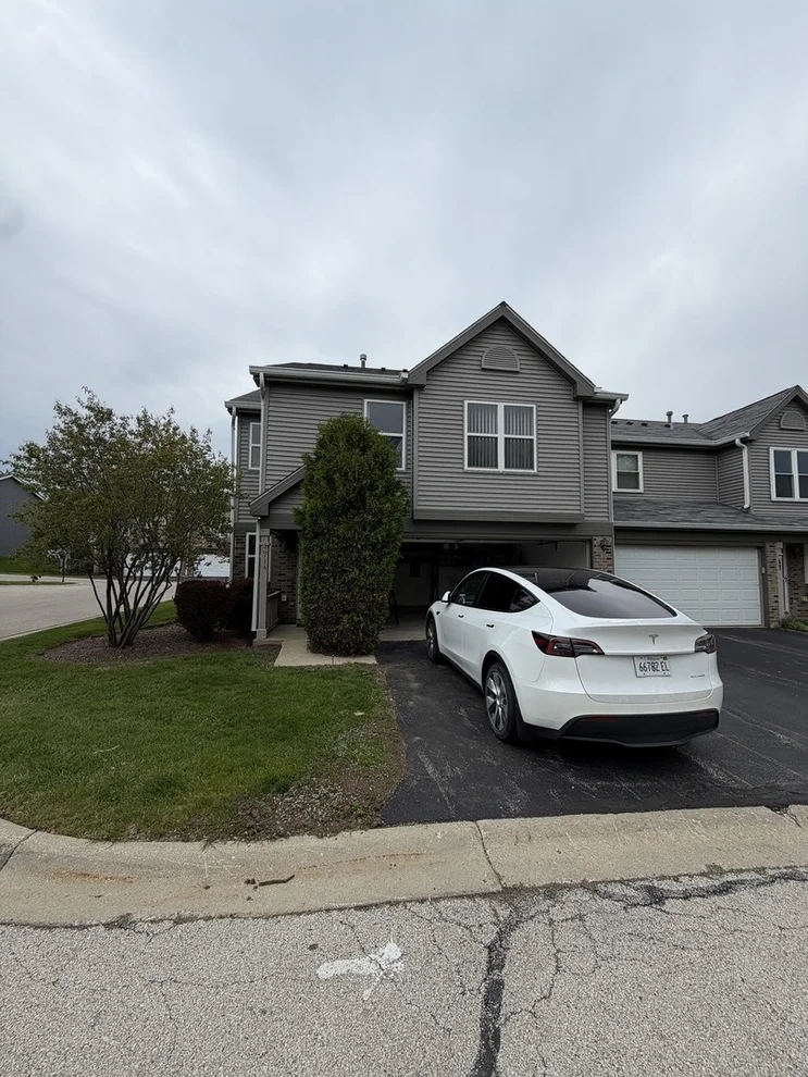 Unit for sale at 714 E Whispering Oaks Drive, Palatine, IL 60074