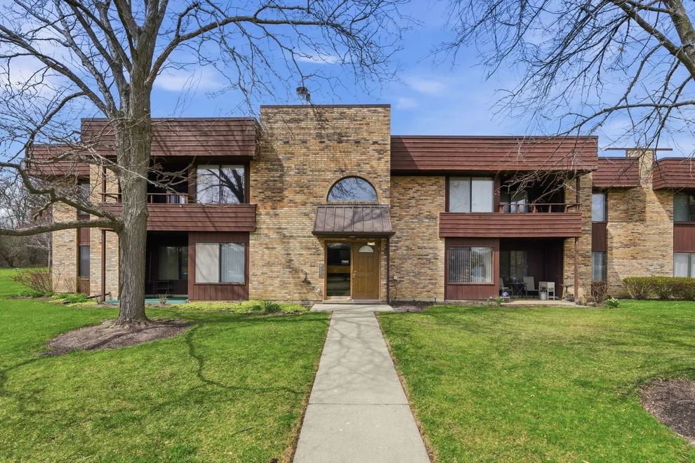 Unit for sale at 1350 N Sterling Avenue, Palatine, IL 60067