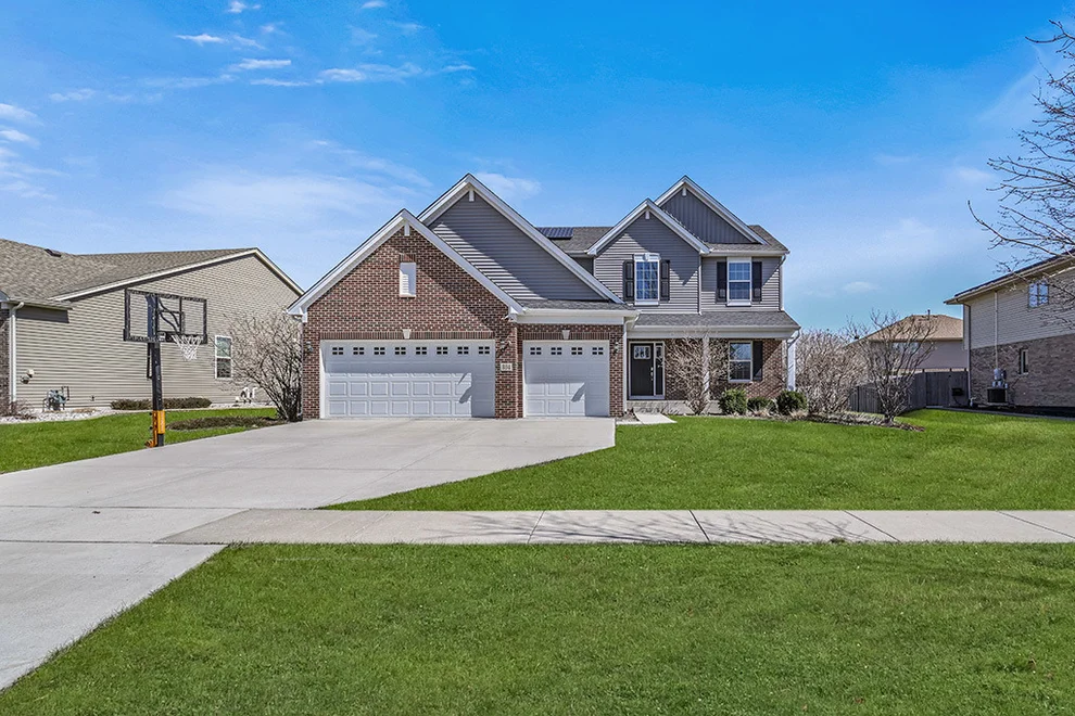 Unit for sale at 804 Feeney Drive, Minooka, IL 60447