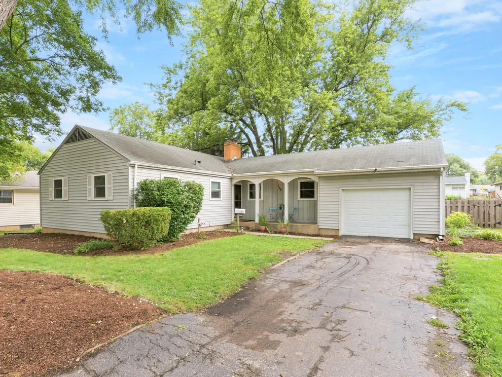 Unit for sale at 136 Park Avenue, Cary, IL 60013