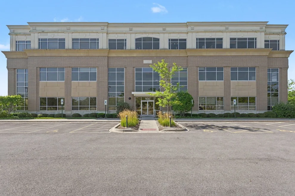 Unit for sale at 900 Technology Way, Libertyville, IL 60048