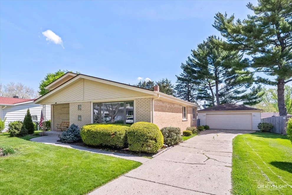 Unit for sale at 45 Concord Avenue, South Elgin, IL 60177