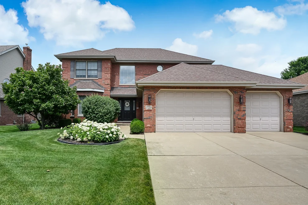 Unit for sale at 1720 Tower Hill Drive, Woodridge, IL 60517