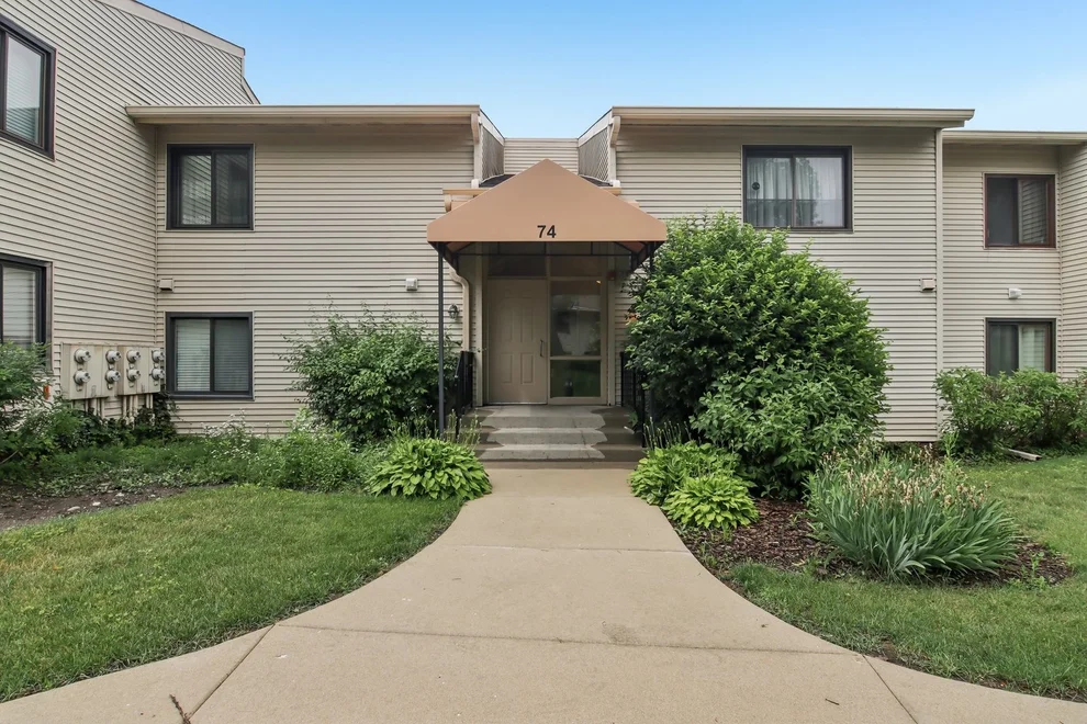 Unit for sale at 74 Commonwealth Court, Vernon Hills, IL 60061