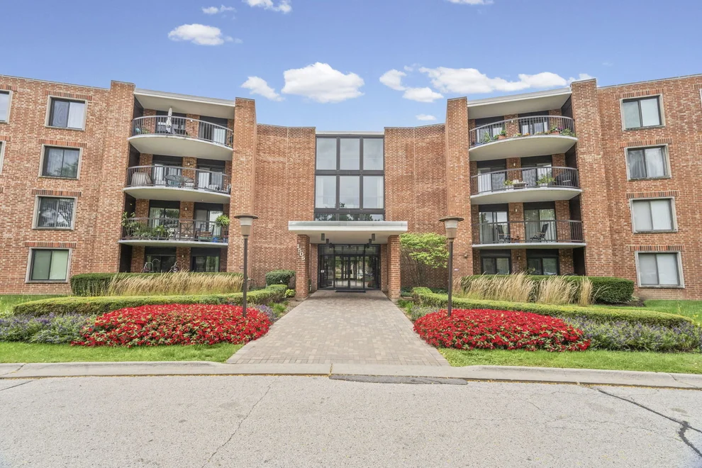 Unit for sale at 1505 E Central Road, Arlington Heights, IL 60005