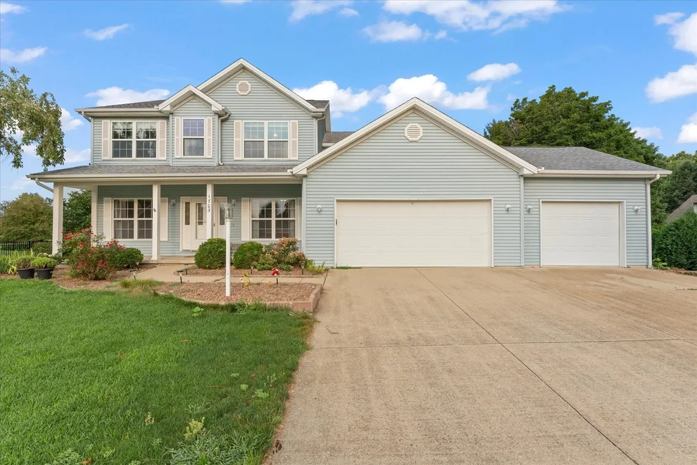 Unit for sale at 1703 Deer Run Drive, Mahomet, IL 61853