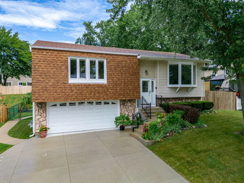 Unit for sale at 454 N Clearwater Street, Roselle, IL 60172