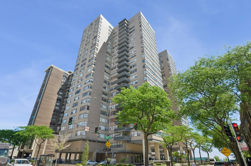 Unit for sale at 6301 N Sheridan Road, Chicago, IL 60660