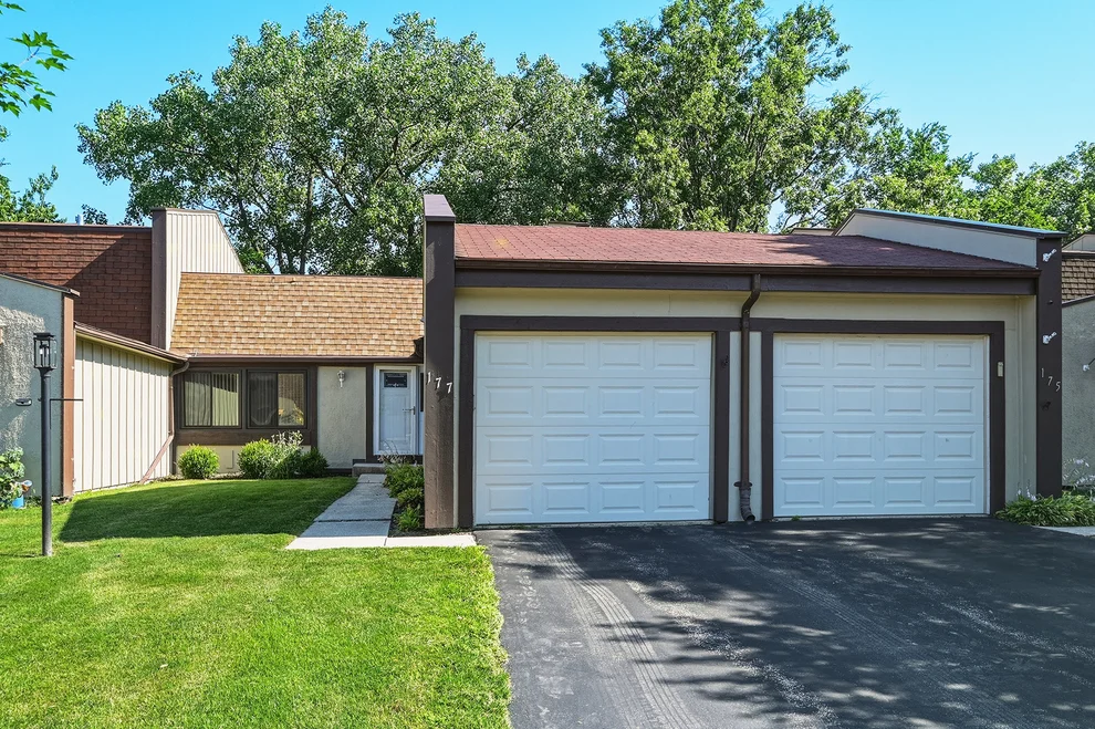 Unit for sale at 177 Cascade Drive, Indian Head Park, IL 60525