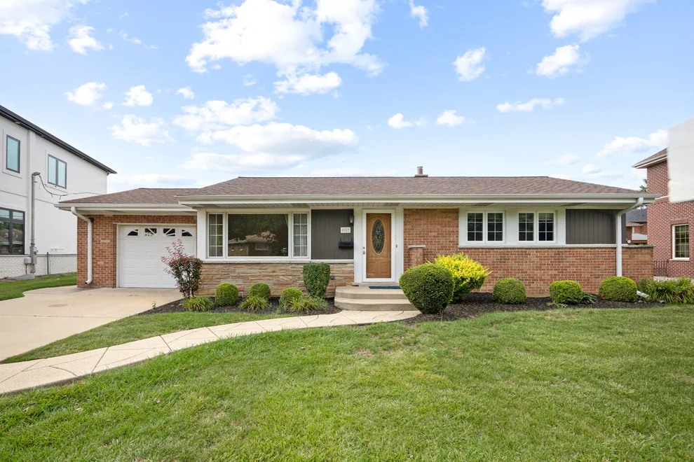 Unit for sale at 8059 W Leland Avenue, Norridge, IL 60706