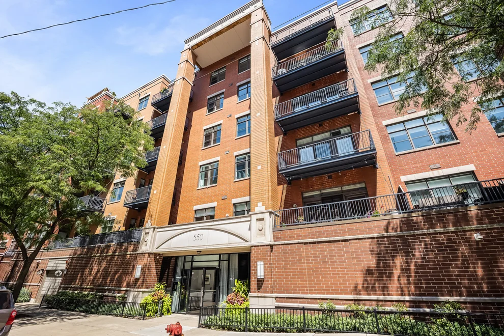 Unit for sale at 550 W Fulton Street, Chicago, IL 60661