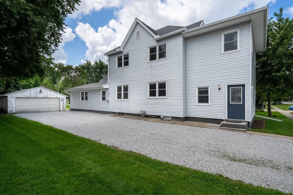 Unit for sale at 306 W Main Street, Stanford, IL 61774