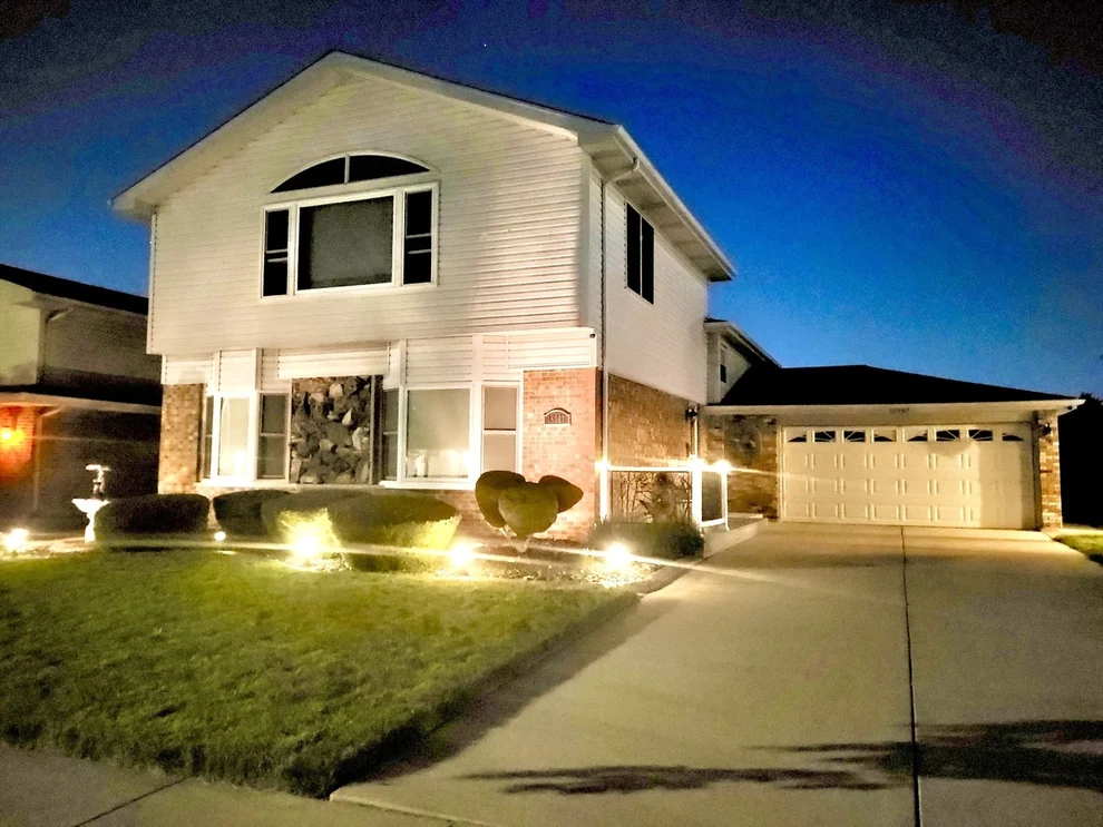 Unit for sale at 16967 82nd Avenue, Tinley Park, IL 60477
