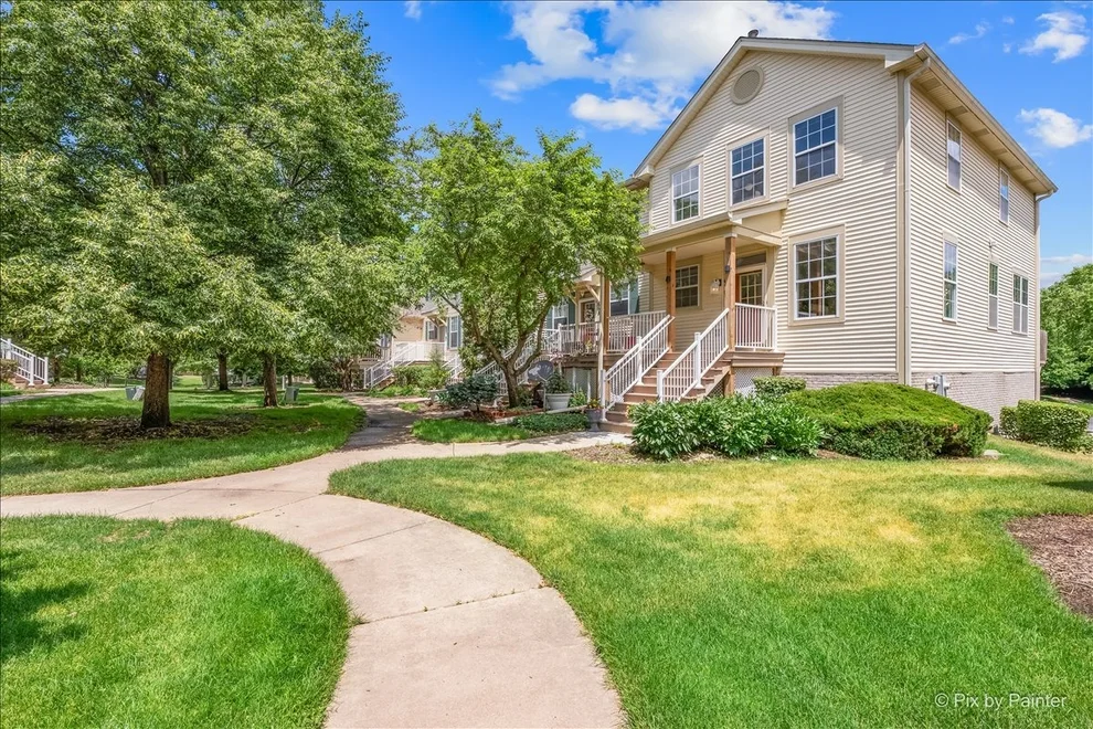 Unit for sale at 670 Littleton Trail, Elgin, IL 60120