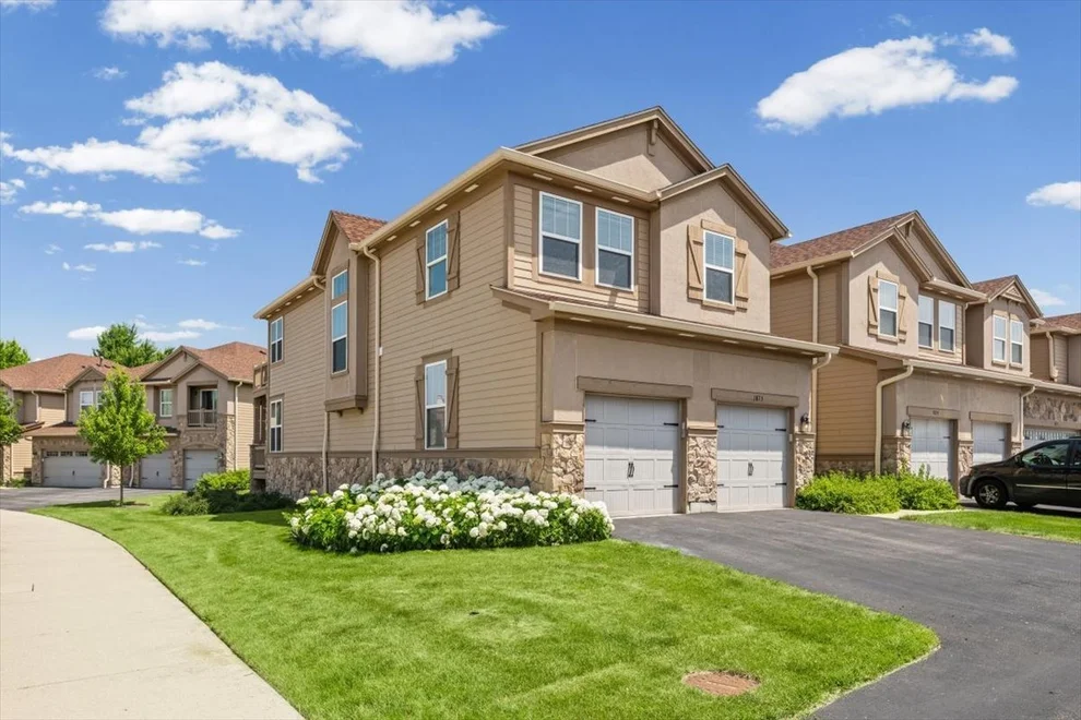 Unit for sale at 1873 N Crenshaw Circle, Vernon Hills, IL 60061