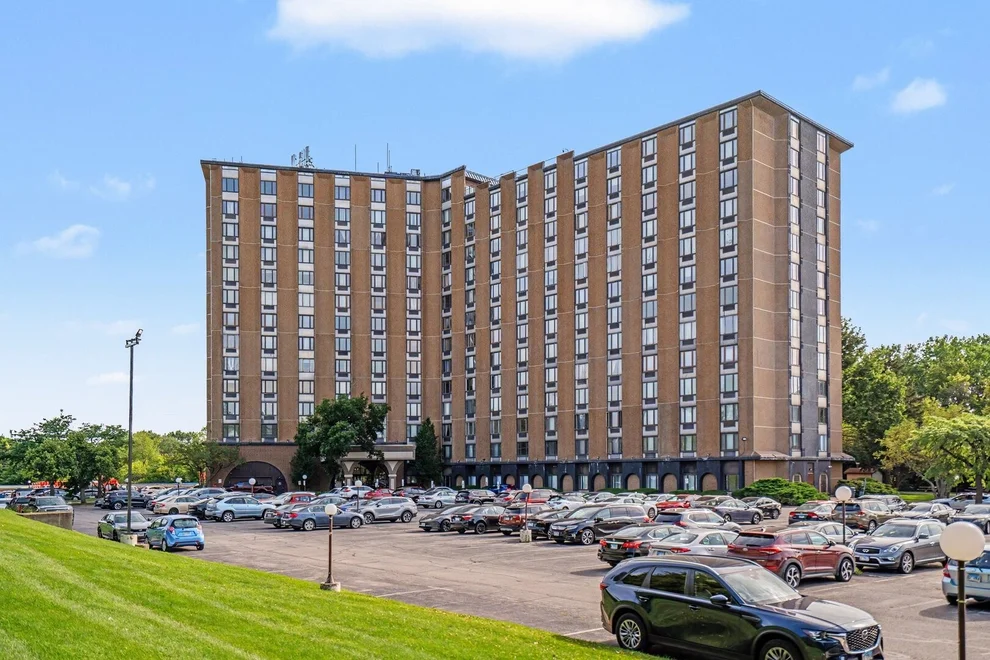 Unit for sale at 1 Renaissance Place, Palatine, IL 60067