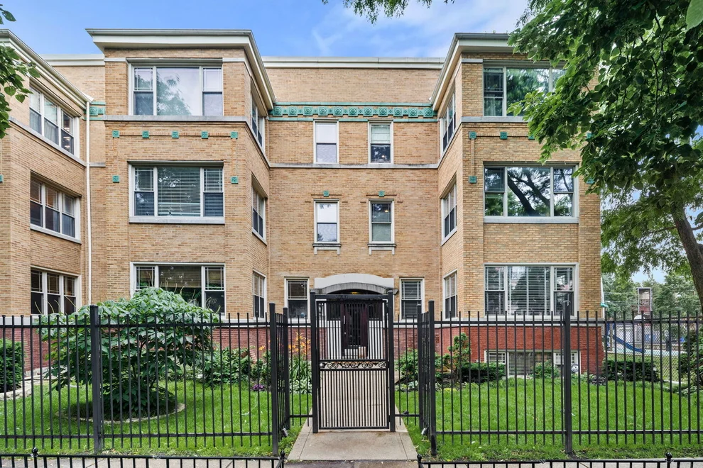 Unit for sale at 4447 N Magnolia Avenue, Chicago, IL 60640
