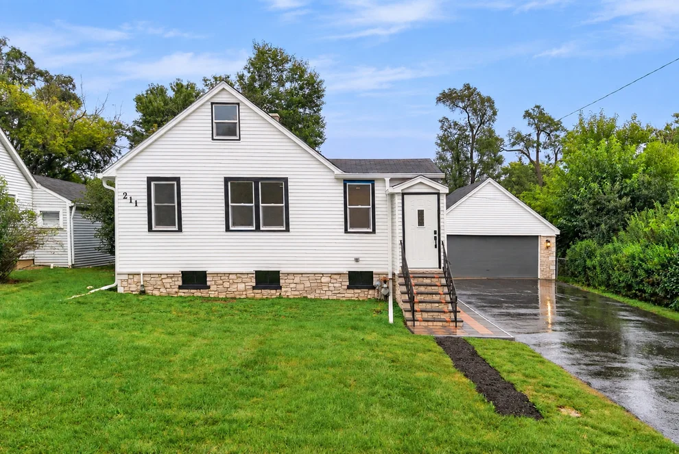 Unit for sale at 211 N Graylynn Drive, Mount Prospect, IL 60056