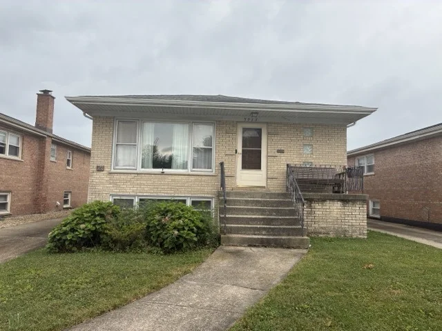 Unit for sale at 5913 W 89th Street, Oak Lawn, IL 60453