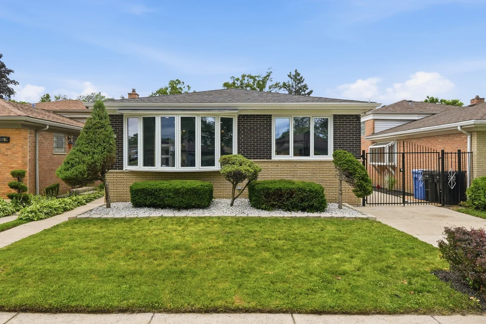 Unit for sale at 1056 W 107th Place, Chicago, IL 60643