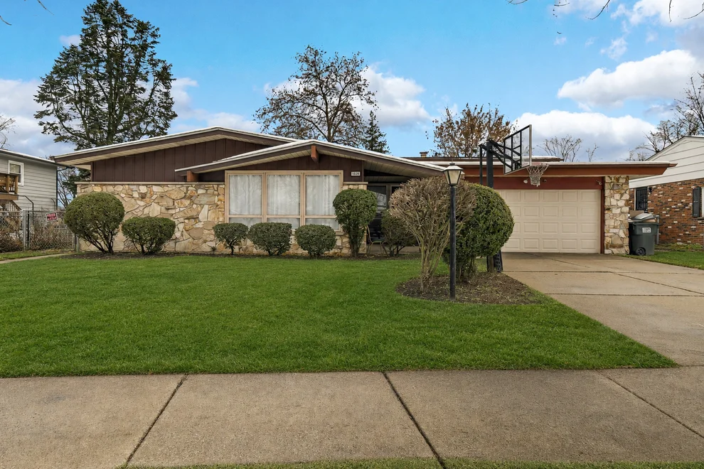 Unit for sale at 1028 W Strieff Lane, Glenwood, IL 60425
