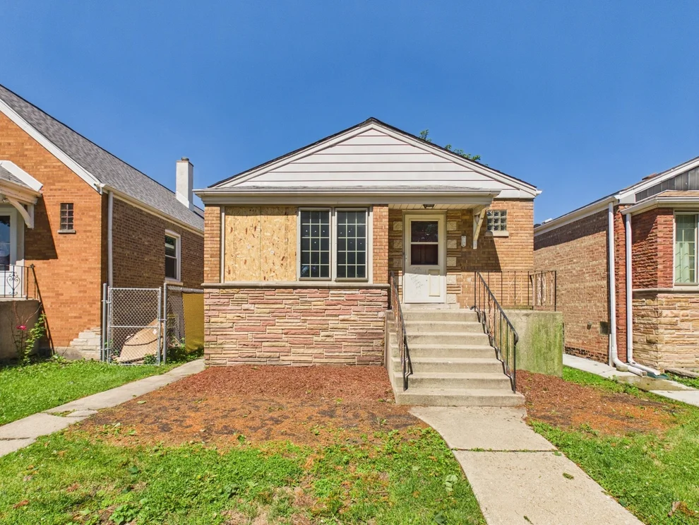 Unit for sale at 5208 S Long Avenue, Chicago, IL 60638