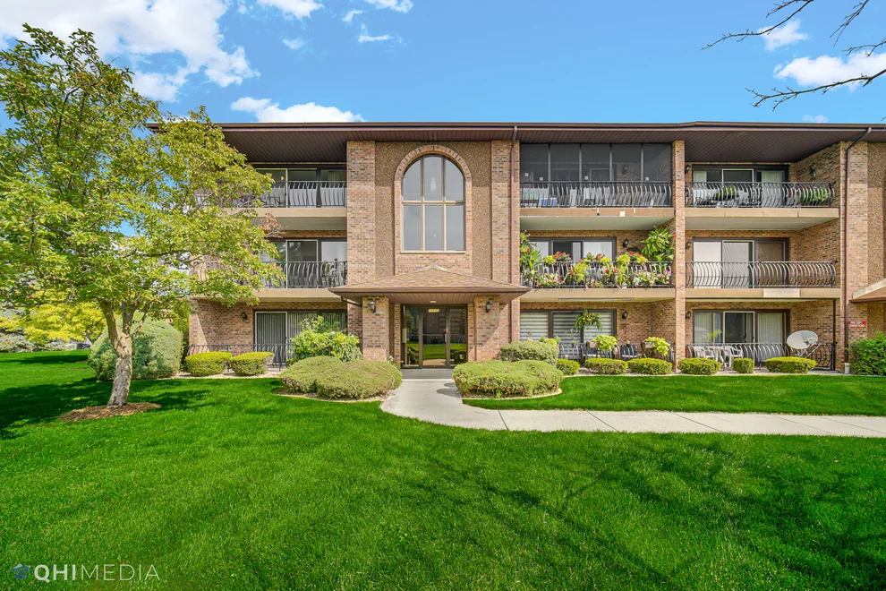 Unit for sale at 11110 Heritage Drive, Palos Hills, IL 60465
