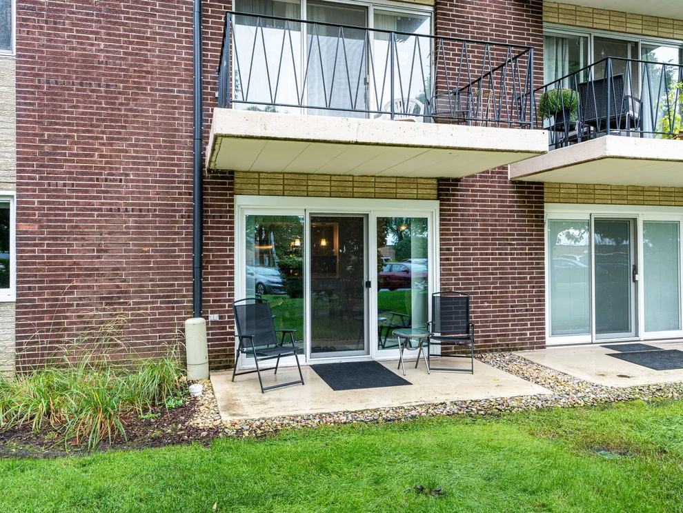 Unit for sale at 5300 Walnut Avenue, Downers Grove, IL 60515