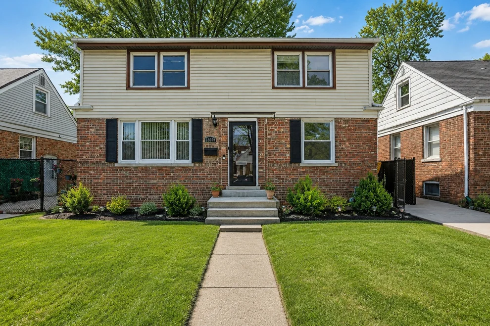 Unit for sale at 18009 Commercial Avenue, Lansing, IL 60438