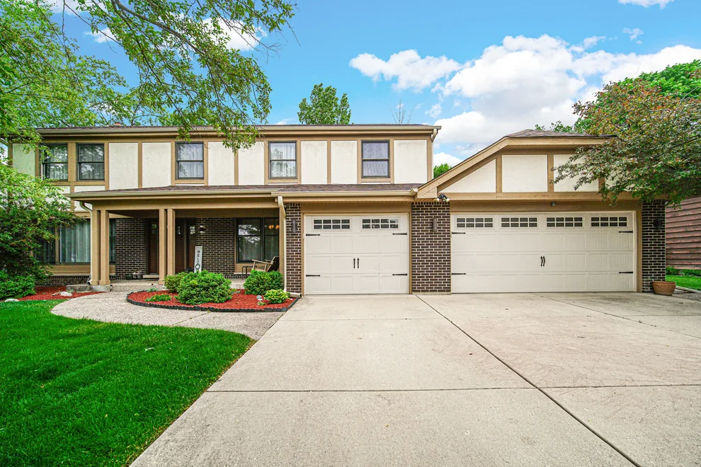 Unit for sale at 3818 Russett Lane, Northbrook, IL 60062