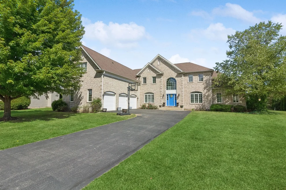 Unit for sale at 391 Lake Run Lane, North Aurora, IL 60542