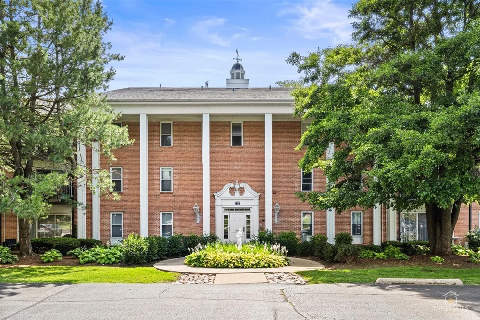 Unit for sale at 5101 Carriageway Drive, Rolling Meadows, IL 60008