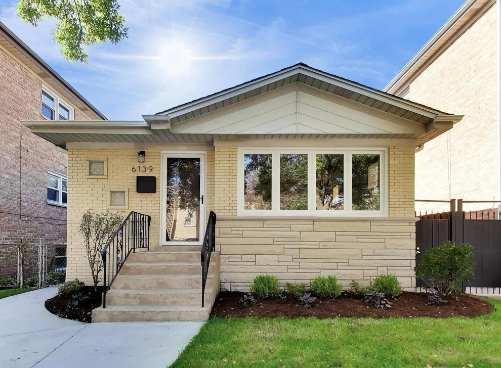 Unit for sale at 6139 W Montrose Avenue, Chicago, IL 60634