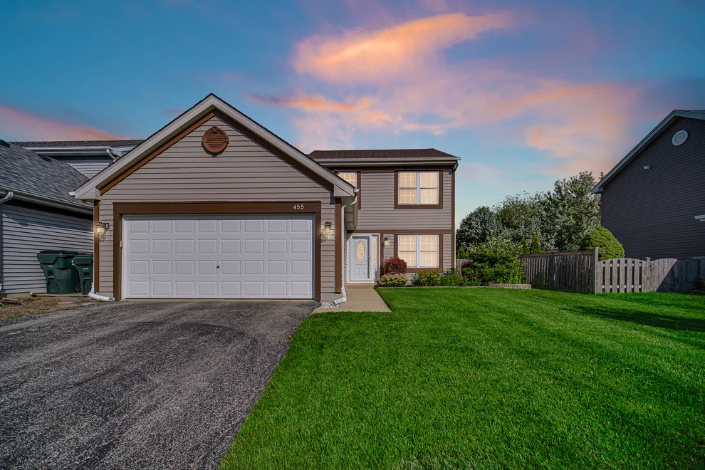 Unit for sale at 455 Rosewood Crossing, Lindenhurst, IL 60046