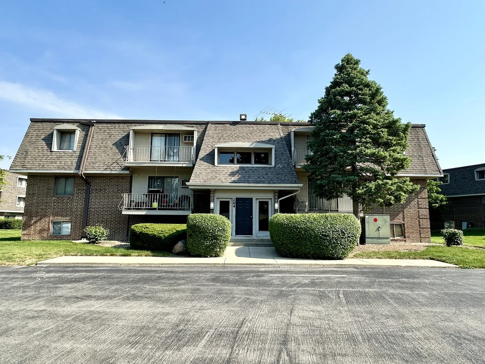 Unit for sale at 264 E Bailey Road, Naperville, IL 60565