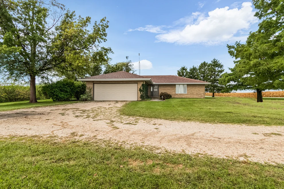 Unit for sale at 23892 E 2700 North Road, Odell, IL 60460